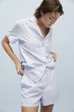 marksandspencer_SS24_Sleepw_T37_1466J_kratke pyzamo s prouzkem_modra_899Kc_modelka.jpg